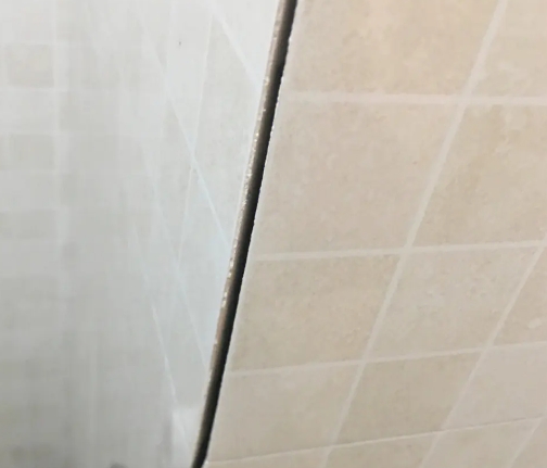 溧阳瓷砖空鼓维修公司分享阳台瓷砖脱落的修复过程可以分为以下几个步骤